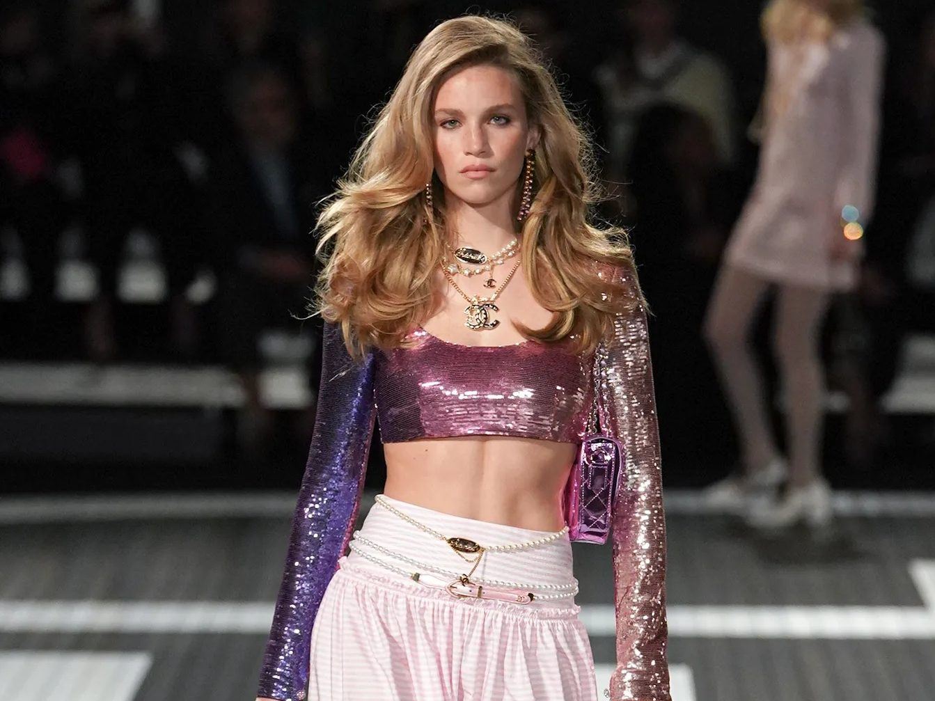 Chanel Cruise 2023/ 24: Αυτά είναι τα 2 πιο hot beauty trends του φετινού καλοκαιριού