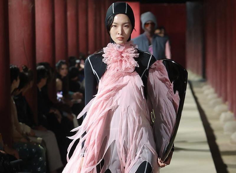 Gucci is alive! Η Cruise Collection 2024 ήταν ακριβώς αυτό που θέλαμε να δούμε από τον οίκο μέχρι την άφιξη του Sabato De Sarno