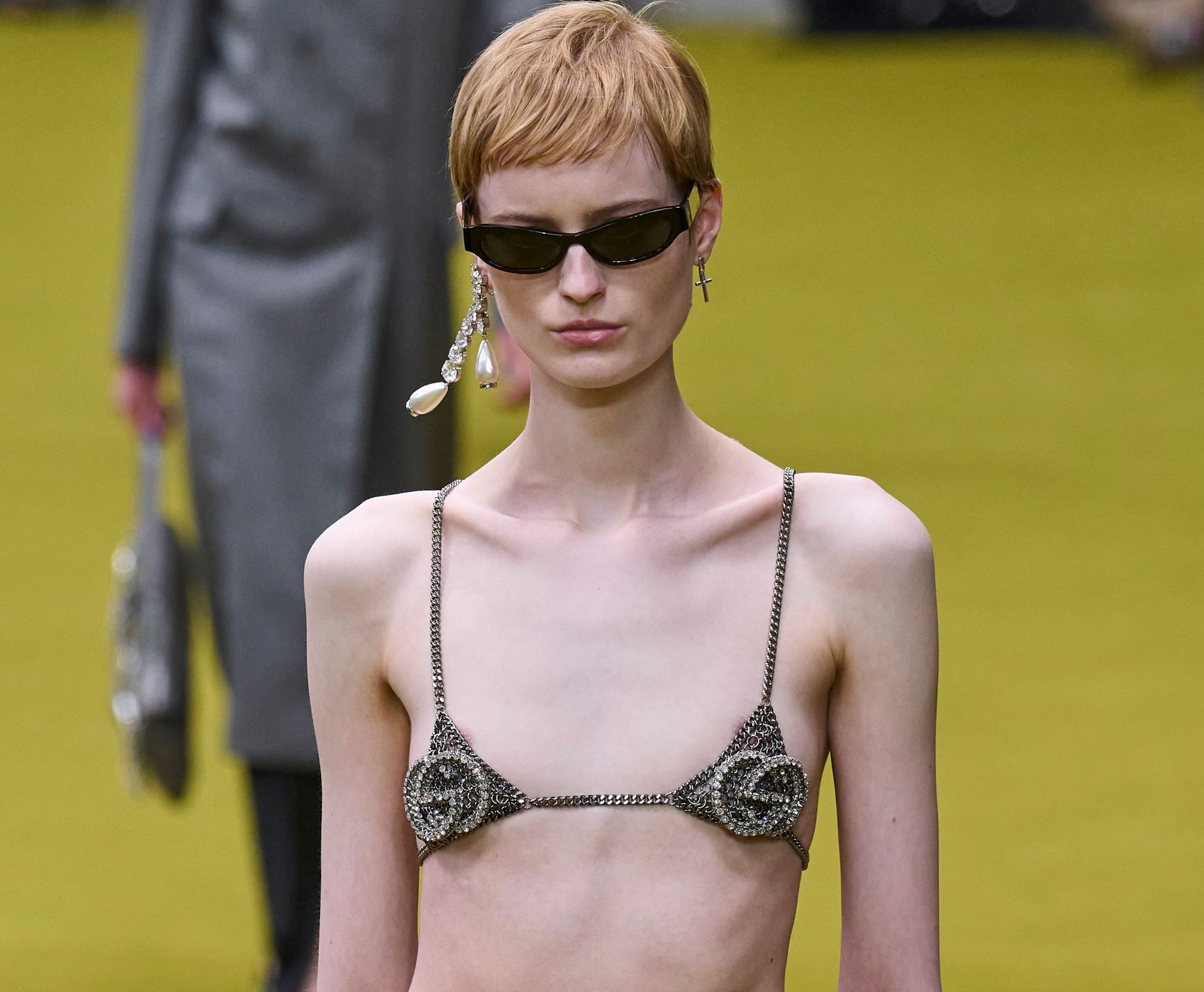 Τα μεταλλικά bralettes ήρθαν για να μείνουν