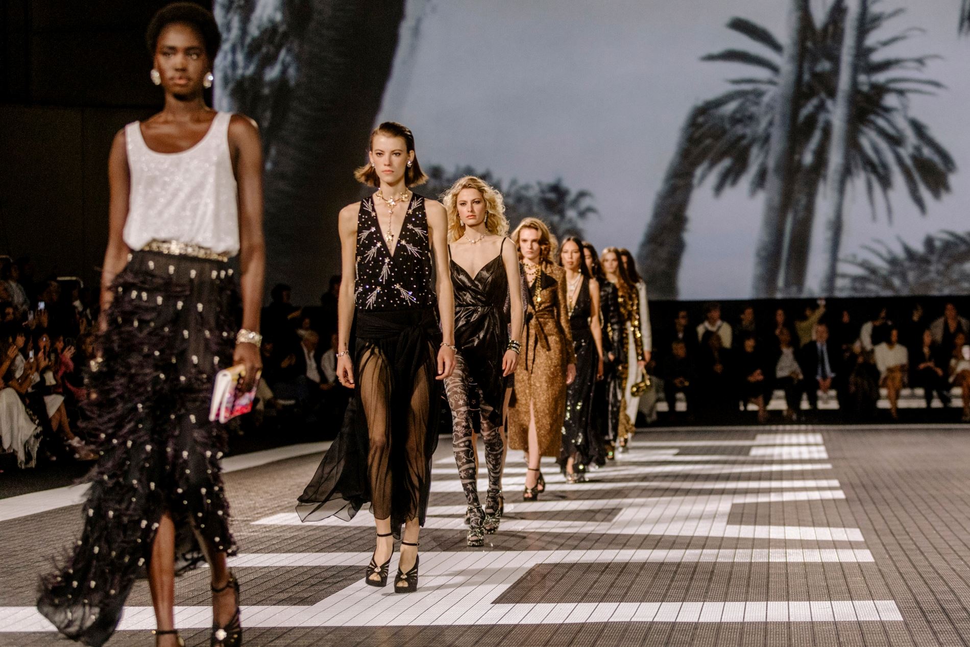 7 maxi φούστες που εξυμνούν το resort wear και θα βρεθούν στη βαλίτσα των διακοπών σου
