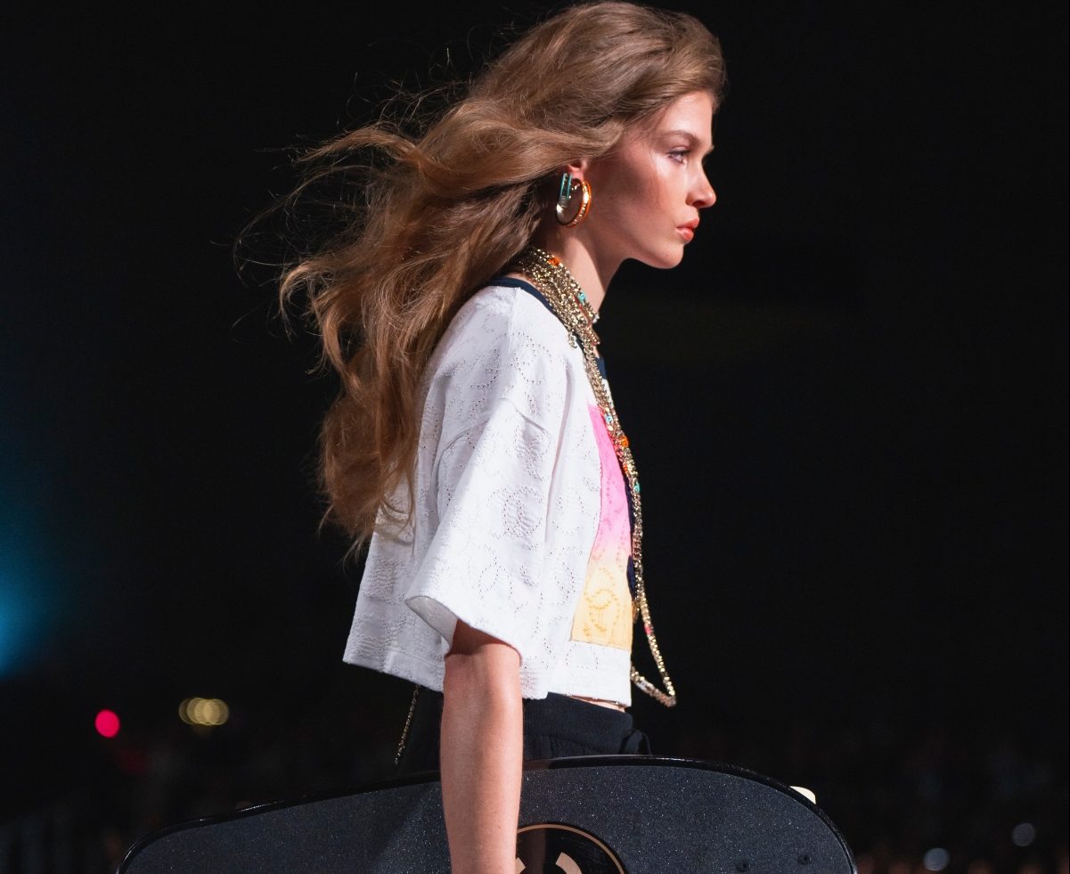 4 εύκολα και super chic χτενίσματα για να βγάλεις όλο το καλοκαίρι