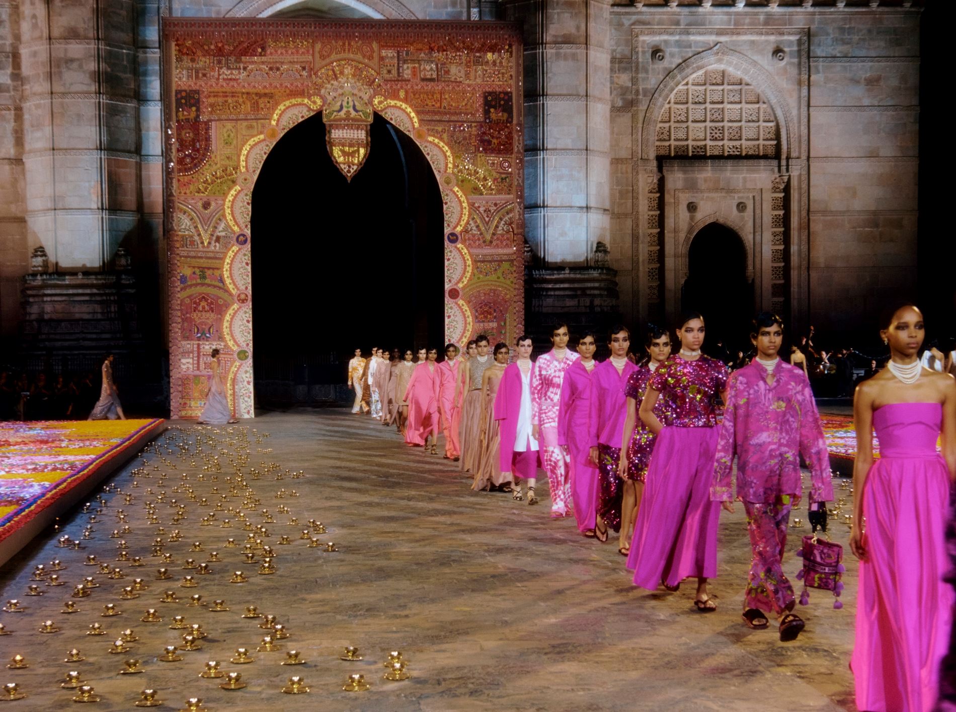 Dior Fall 2023: Το behind-the-scenes ντοκιμαντέρ για τη δημιουργία της εντυπωσιακής συλλογής στην Ινδία