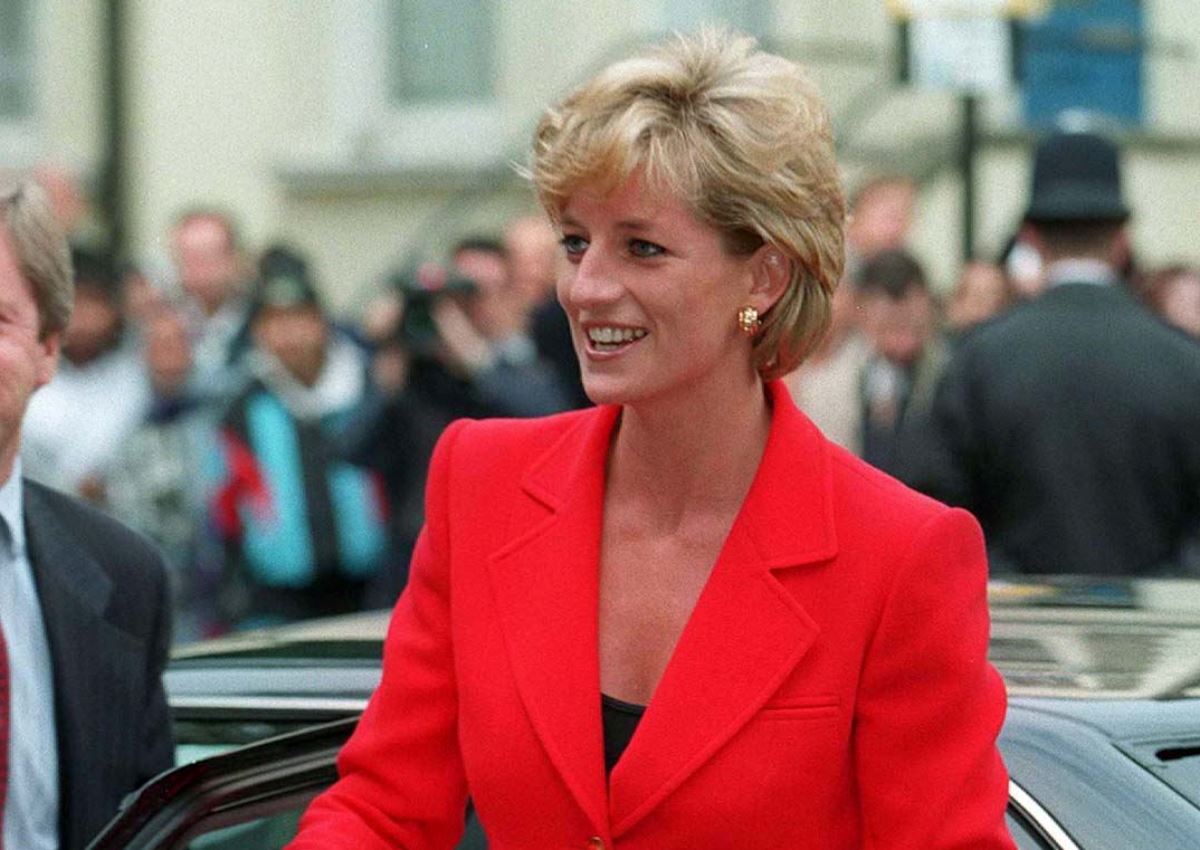 Πριγκίπισσα Diana: Το διαχρονικό στιλ της μέσα από 6 iconic εμφανίσεις
