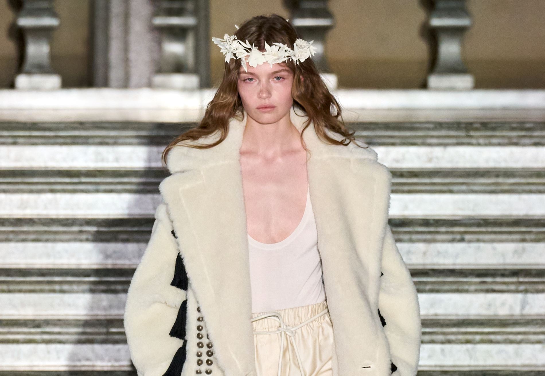Max Mara Resort24: Όταν ο σκανδιναβικός μινιμαλισμός συνάντησε τον new age ρομαντισμό