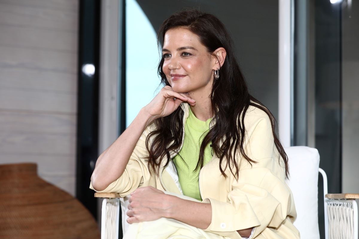Στην Katie Holmes είδαμε το πιο θηλυκό και εύκολο χτένισμα για την παραλία