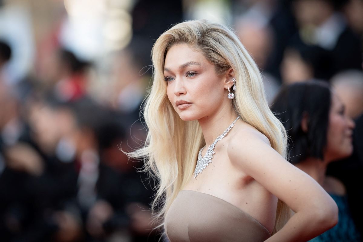 H Gigi Hadid φωτογραφίζεται με το πιο ανατρεπτικό κούρεμα για τη νέα καμπάνια γνωστού οίκου
