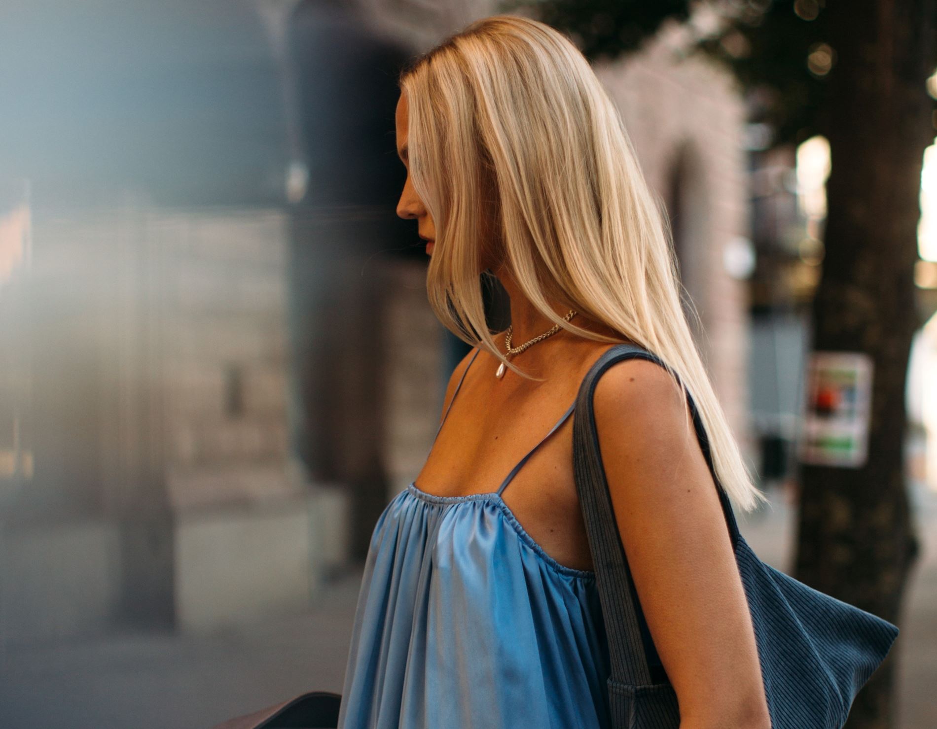 Η shopper τσάντα που θα κρατάς όλο το καλοκαίρι κοστίζει μόνο 30 ευρώ