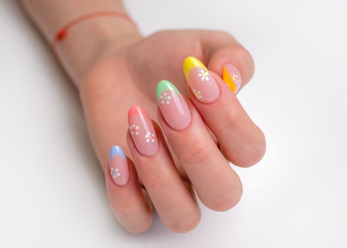 Daisy nails: Αυτό είναι το πιο cute μανικιούρ για το καλοκαίρι