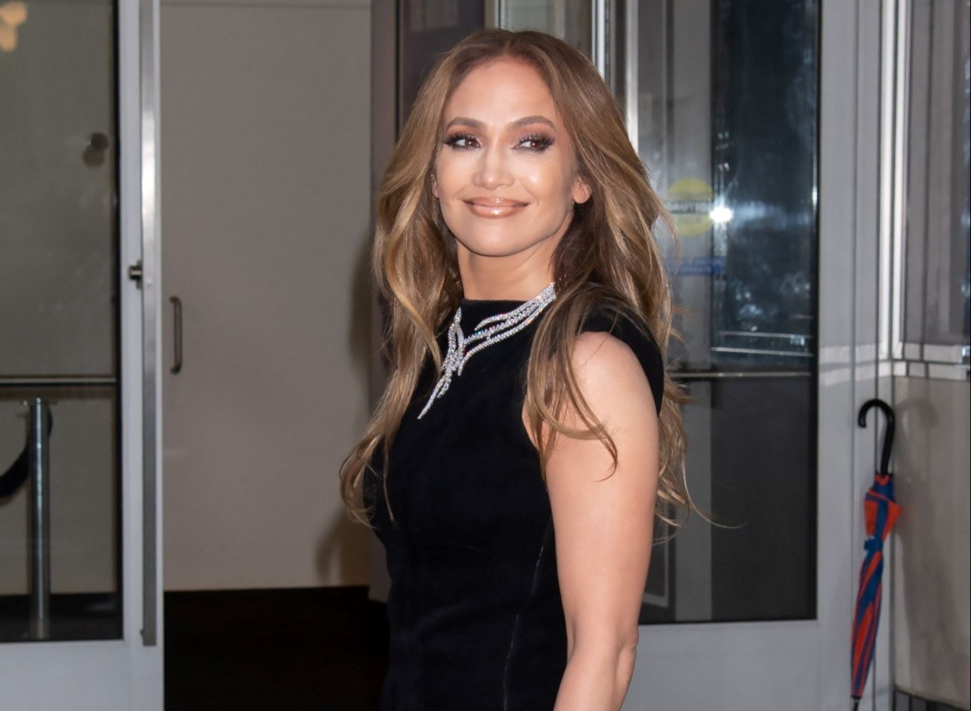 Η Jennifer Lopez φόρεσε την Y2K τάση που κάνει μεγάλο comeback στις πασαρέλες