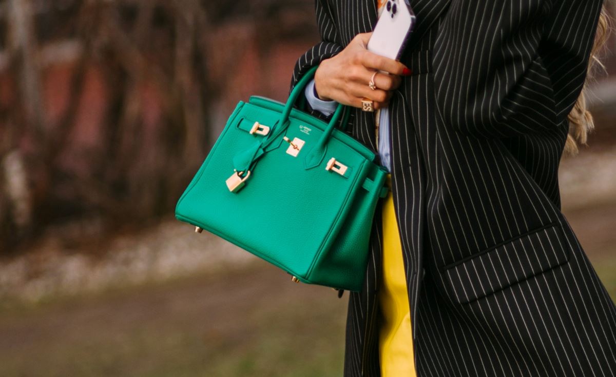 Hermès Birkin: Η ιστορία της δημοφιλέστερης τσάντας στον κόσμο που πήρε το όνομά της από τη Jane Birkin
