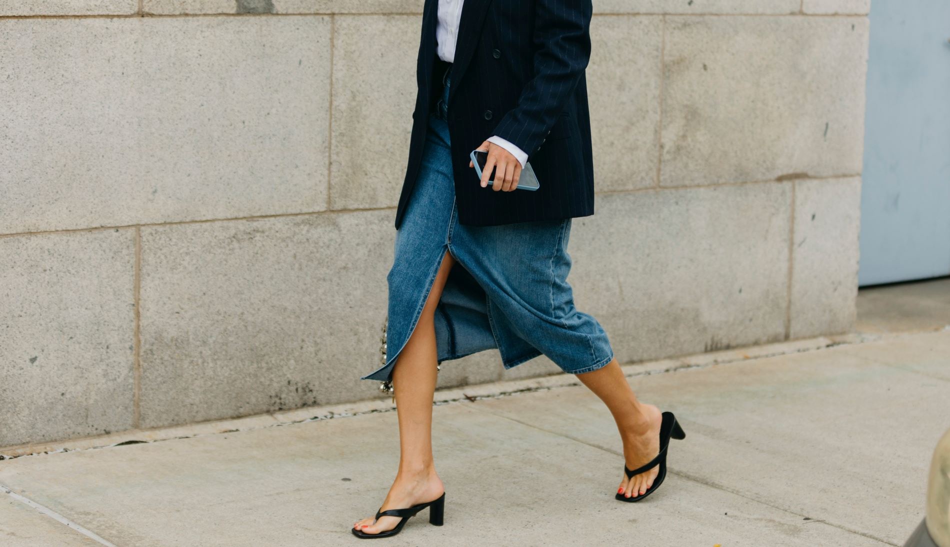 7 midi denim φούστες που θα ερωτευτείς με την πρώτη ματιά