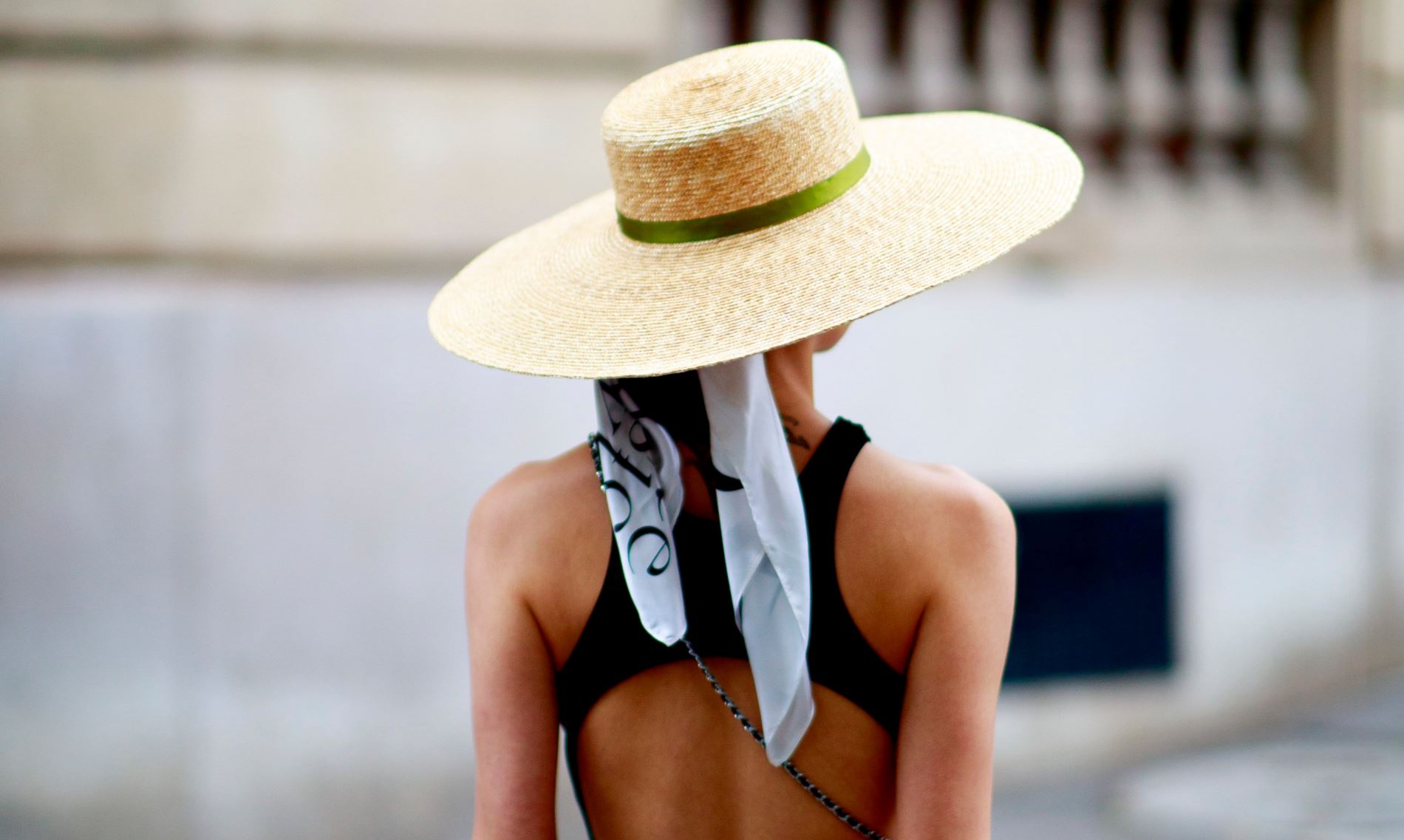 7 ψάθινα καπέλα για stylish εμφανίσεις στην παραλία