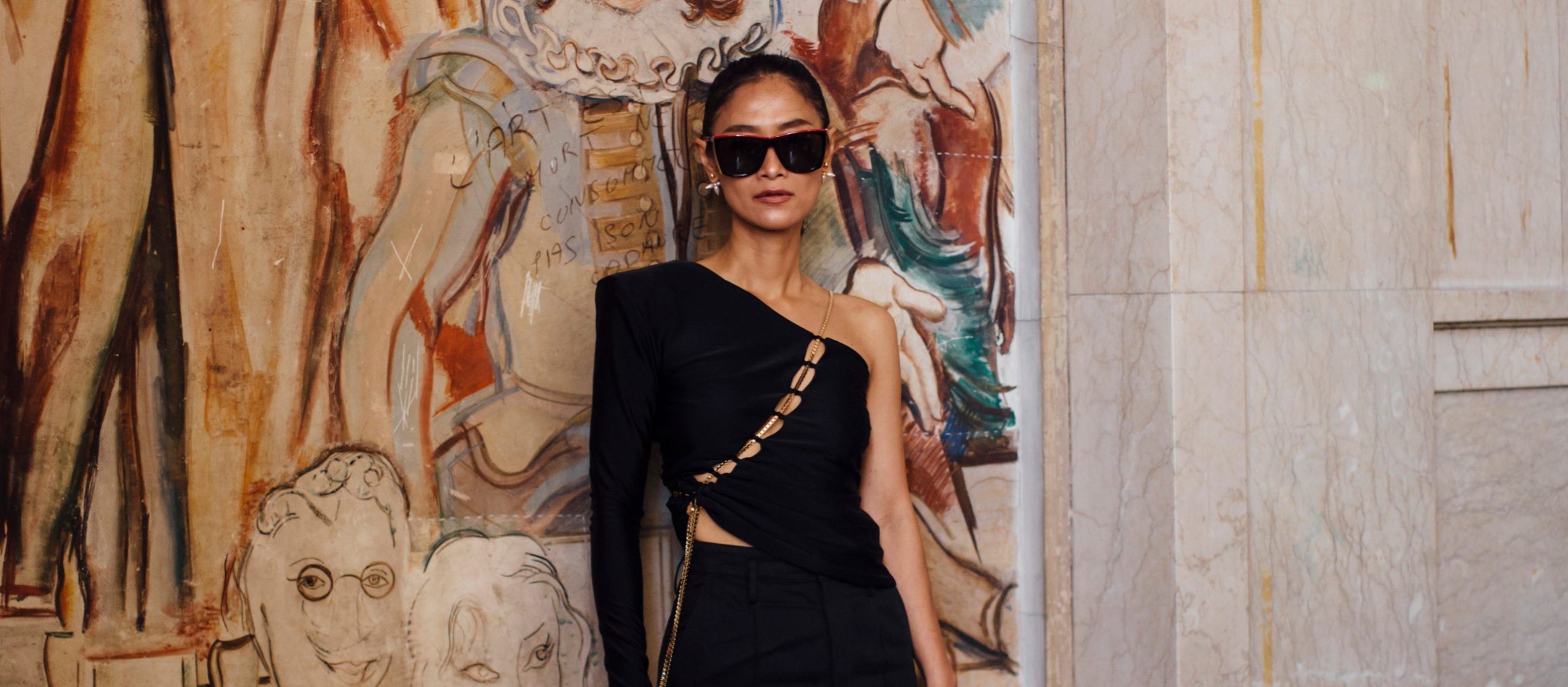 10 one-shoulder τοπ για θεϊκές βραδινές εμφανίσεις