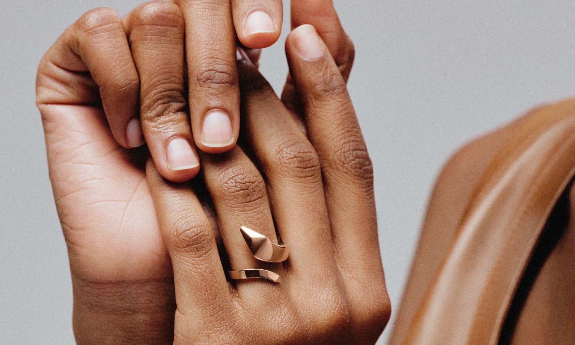 Prada Fine Jewelry Eternal Gold: Το rose gold πρωτοστατεί στα πολυτελή κοσμήματα της σεζόν