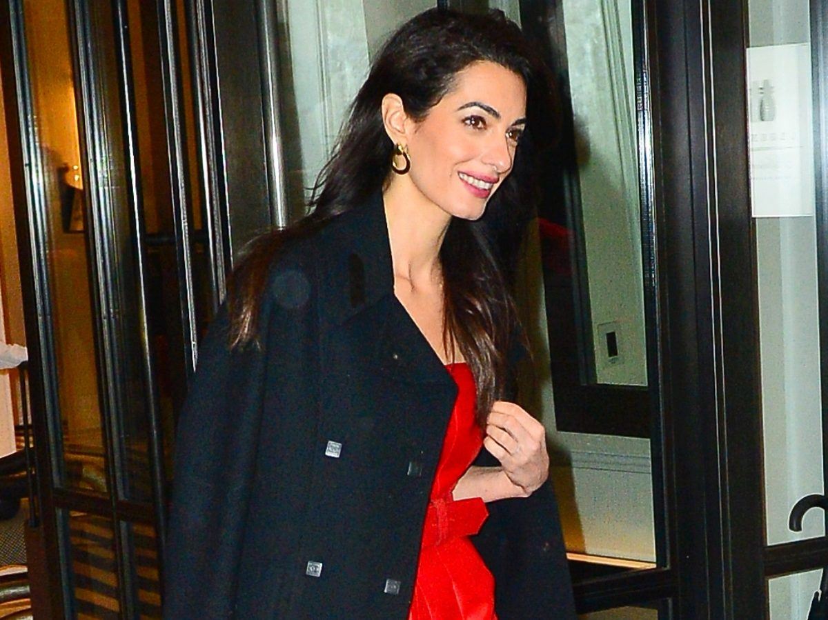 Η "έξυπνη" κίνηση που κάνουν τα celebrity girls για να φωτίζουν το βλέμμα τους