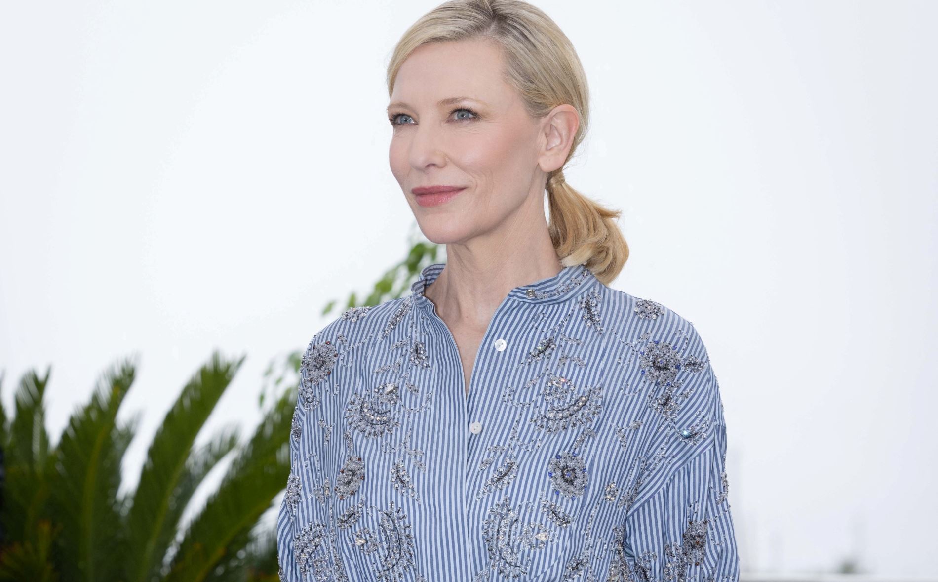 Η Cate Blanchett φόρεσε την πιο καλοκαιρινή απόχρωση που είδαμε φέτος σε κοστούμι