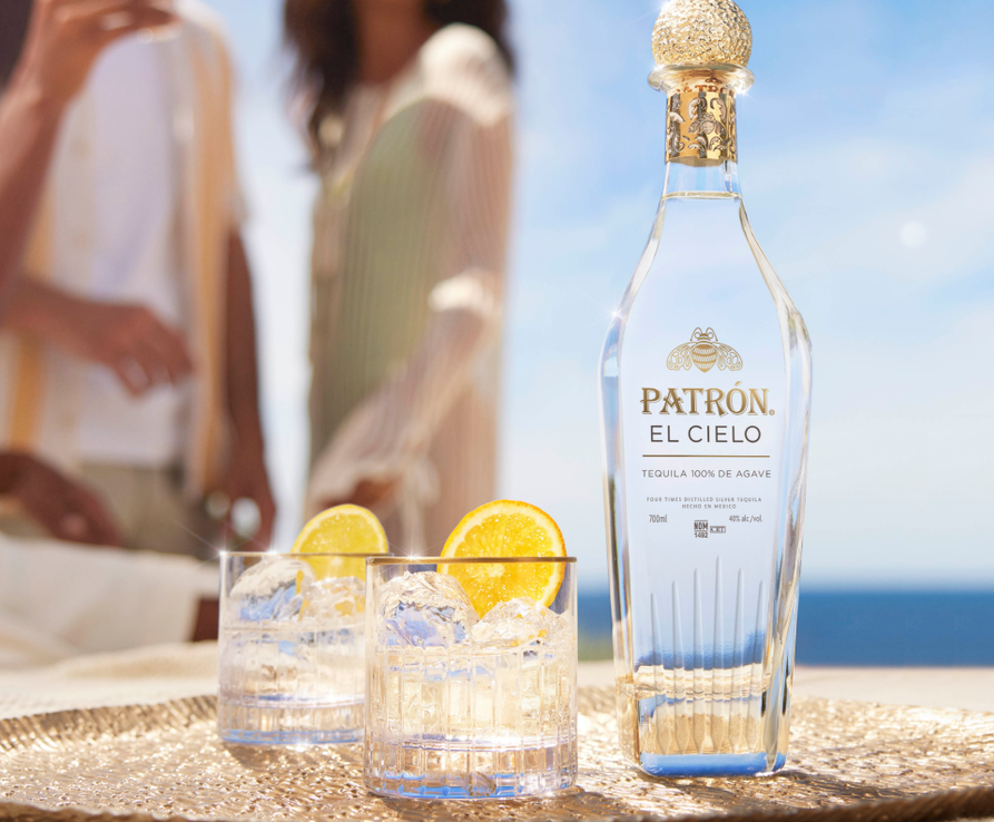PATRÓN El CIELO: Η πρώτη τεκίλα που περνάει από τετραπλή απόσταξη για να γίνει Radiantly Smooth, Naturally Sweet!