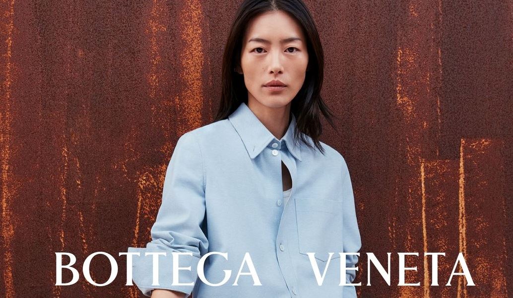 Bottega Veneta FW23: Η νέα καμπάνια του luxury brand παρουσιάζει το στιλ των busy και stylish Ιταλίδων