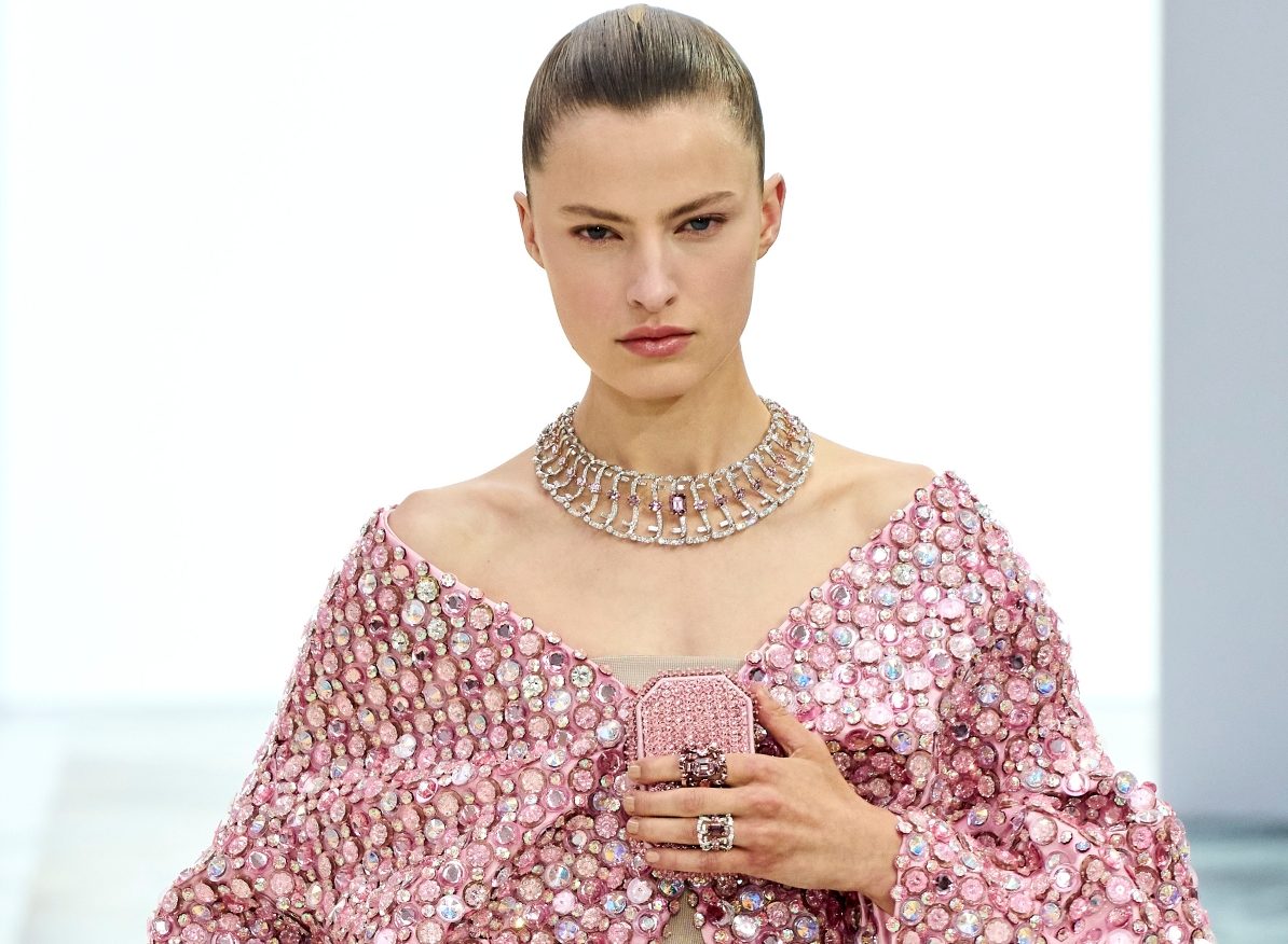 To serum με υαλουρονικό που λατρεύουν οι beauty lovers