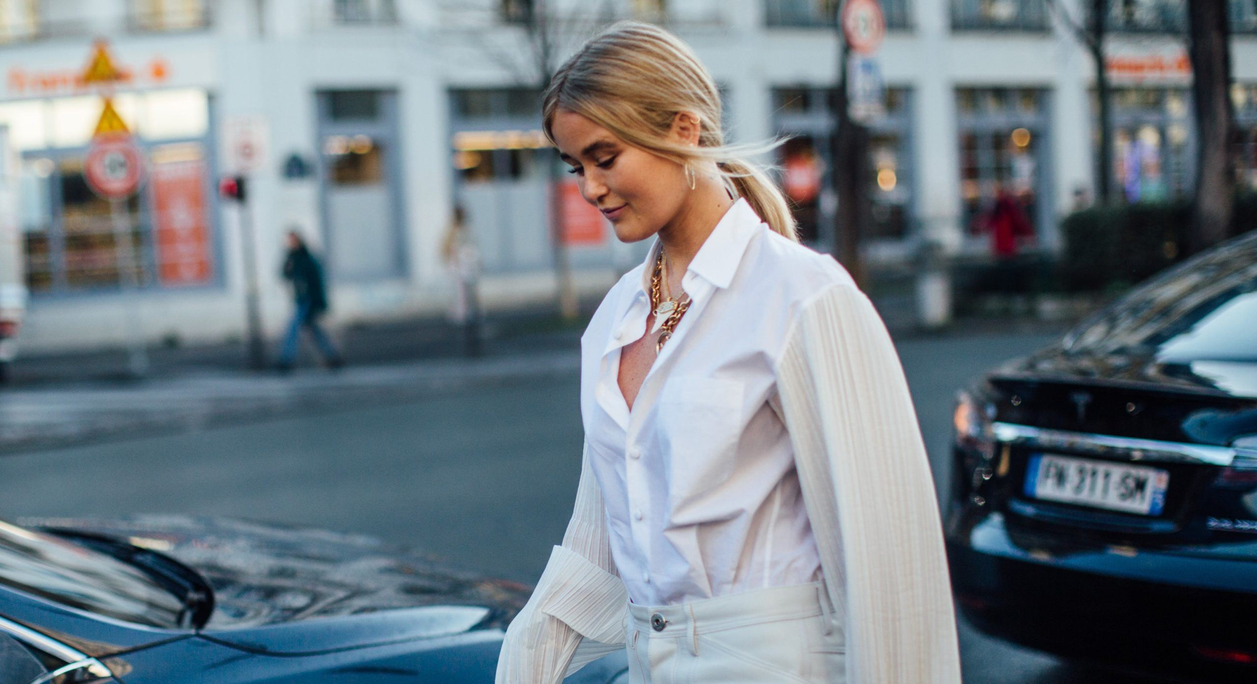 Get inspo: 8 smart casual office looks για τις καθημερινές εμφανίσεις στο γραφείο