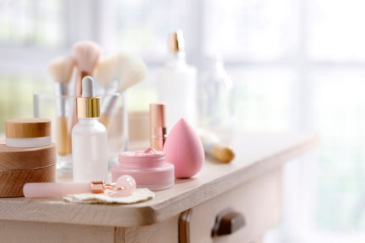 Πώς μπορούμε να καθαρίσουμε αμέσως ένα beauty blender και πότε χρειάζεται αλλαγή;