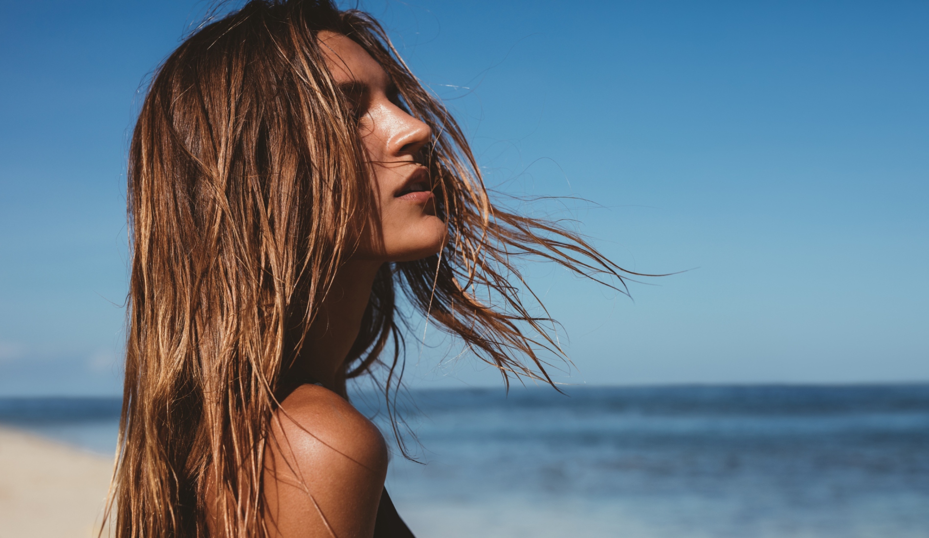 Hair on fleek: 5 SOS tips για υπέροχα μαλλιά στις καλοκαιρινές σου διακοπές