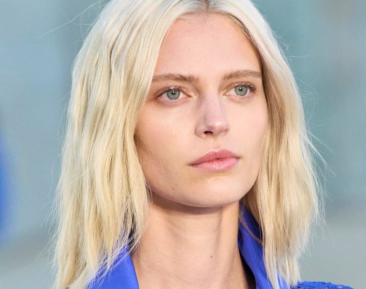 Pearl Blonde: Η πιο λαμπερή απόχρωση ξανθού της φετινής σεζόν