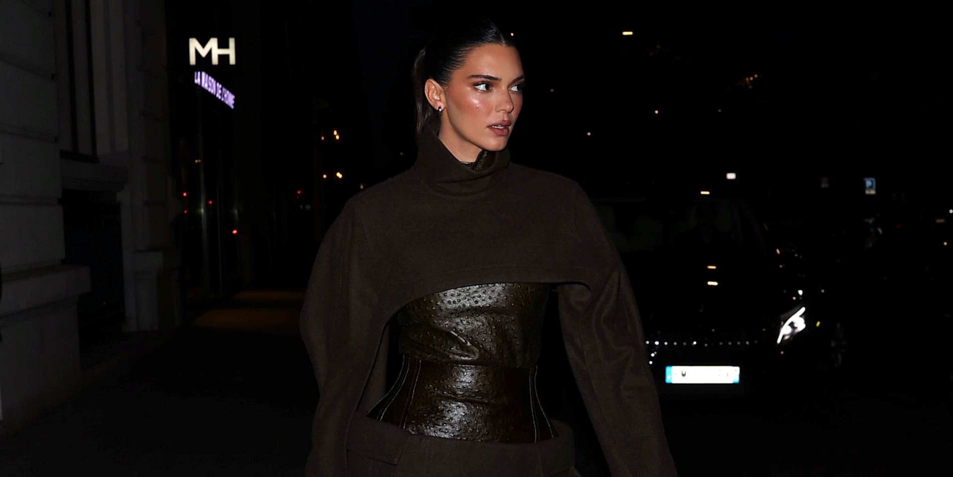 Η Kendall Jenner φόρεσε τα παπούτσια - εμμονή για την περίοδο που διανύουμε