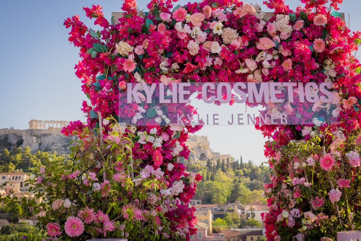 Τα Kylie Cosmetics…"προσγειώθηκαν" στην Ελλάδα