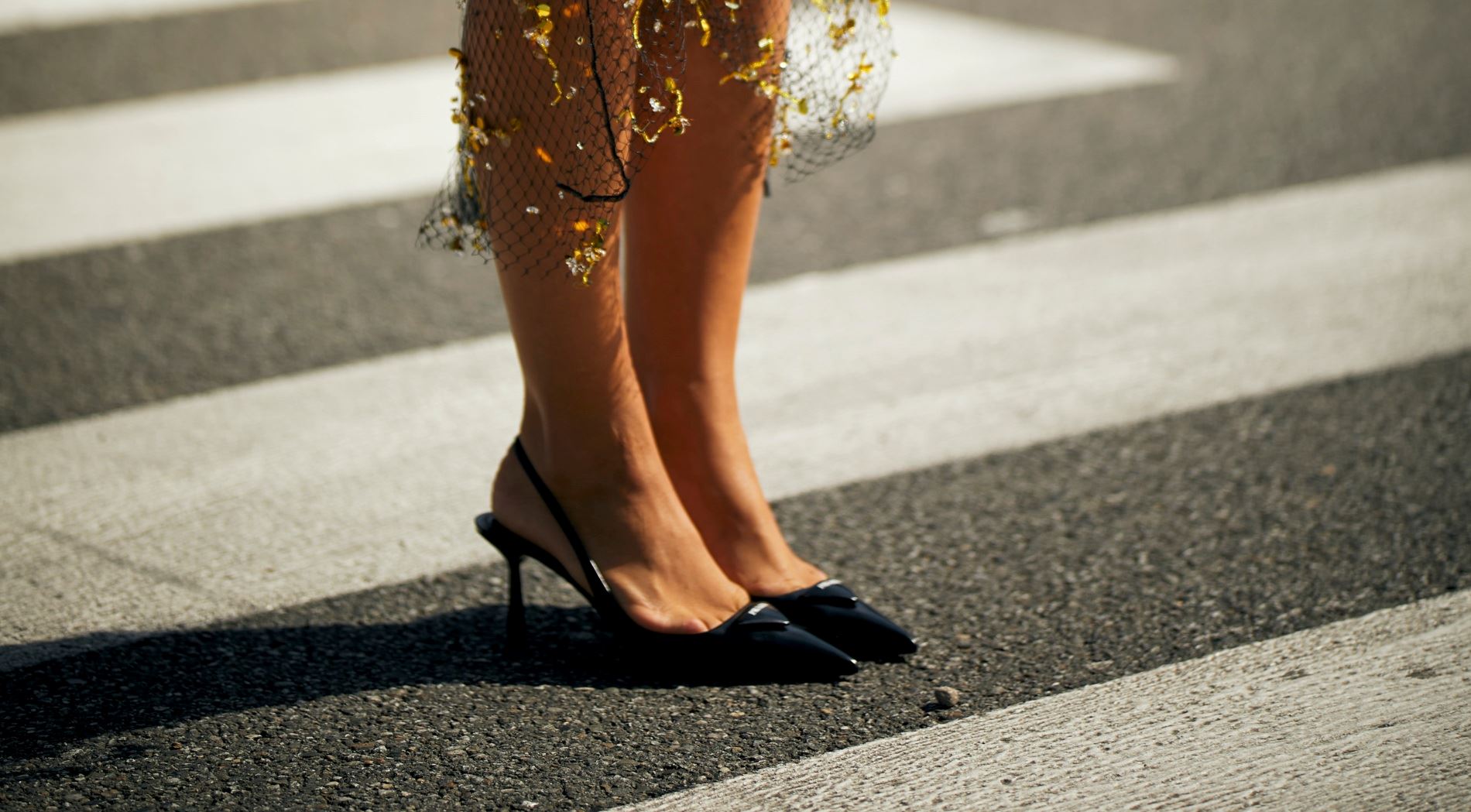Βρήκαμε τα slingback παπούτσια που ταιριάζουν με τα πάντα και κοστίζουν μόνο 30 ευρώ