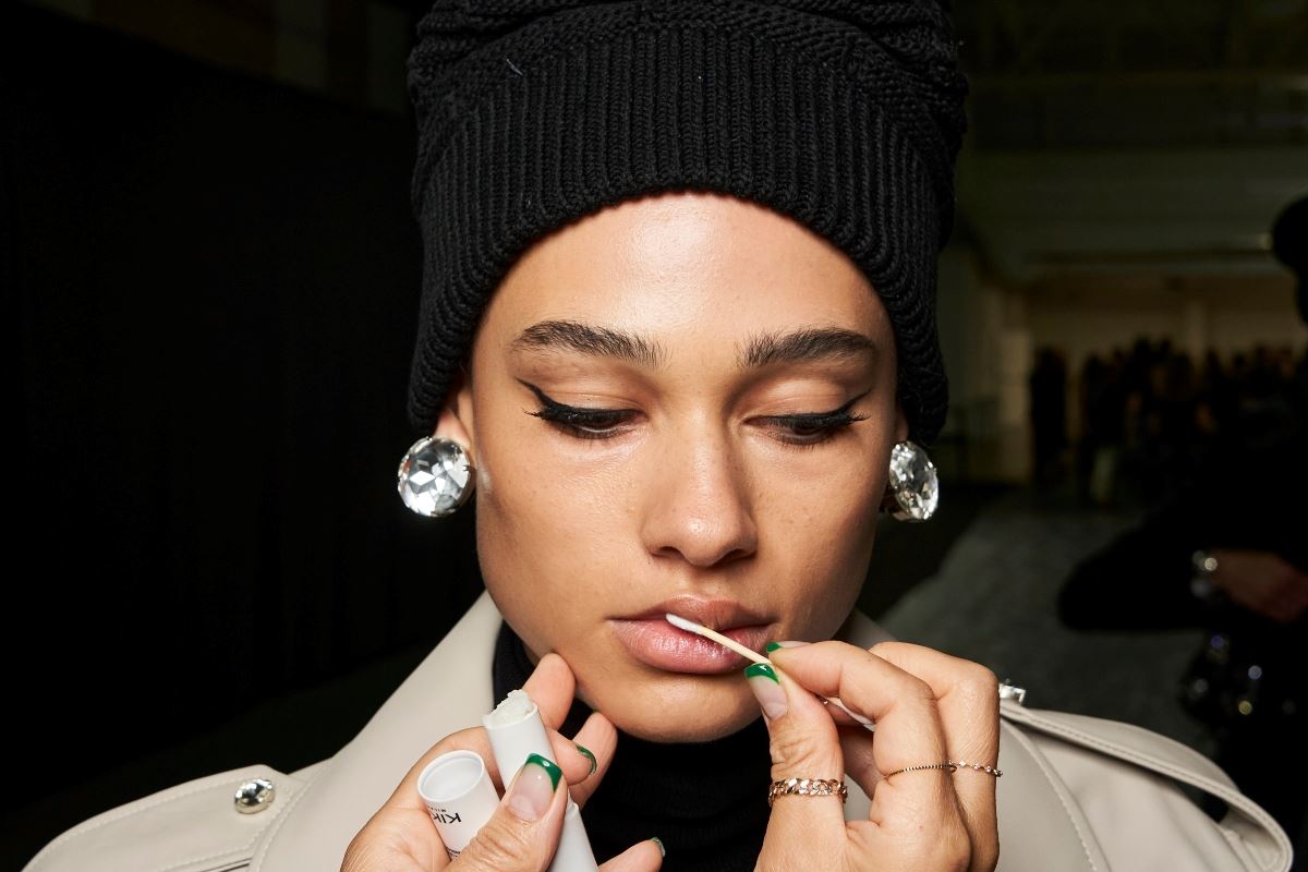 Lip Plumper: Αυτό το προϊόν κάνει αμέσως πιο ζουμερά τα χείλη και έχει εκατομμύρια αναζητήσεις στο διαδίκτυο