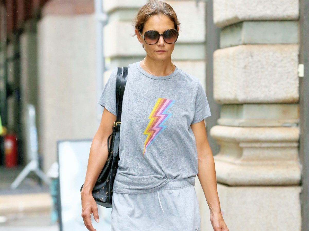 Katie Holmes: Ένα ακόμα celebrity girl που υιοθέτησε το πιο hot κούρεμα της σεζόν