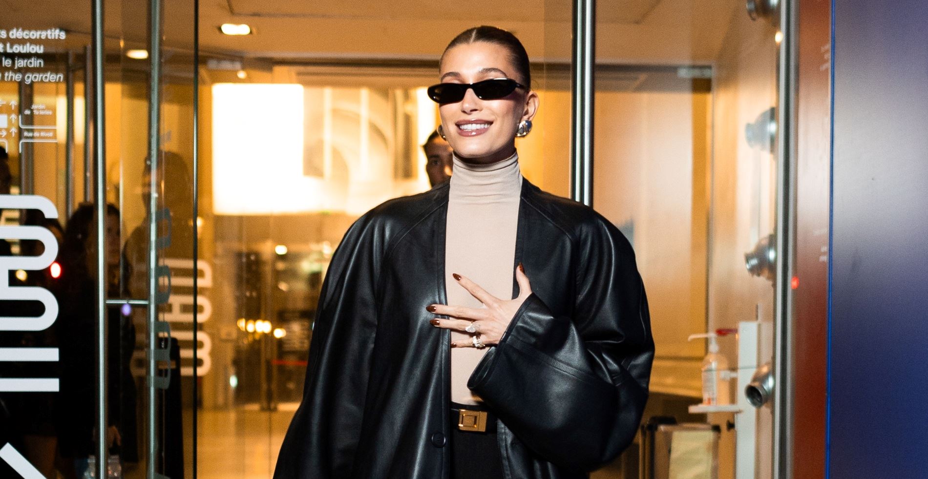 Η Hailey Bieber δοκίμασε το αμφιλεγόμενο trend που ίσως να μη ρίσκαρες να αντιγράψεις