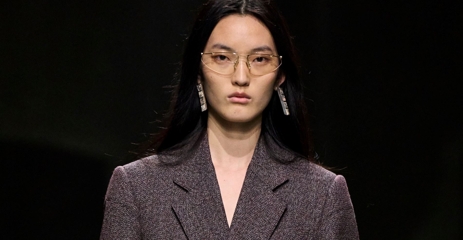 Στη νέα συλλογή της Bottega Veneta ανακαλύψαμε τα πιο εκλεπτυσμένα γυαλιά ηλίου και οράσεως