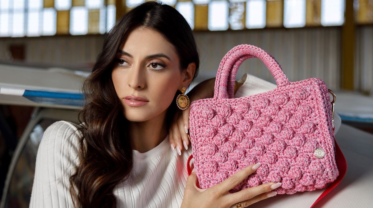 MISS POLYPLEXI: Η συλλεκτική ροζ τσάντα στηρίζει το ΑΛΜΑ ΖΩΗΣ στον αγώνα κατά του καρκίνου του μαστού για 5η συνεχή χρονιά