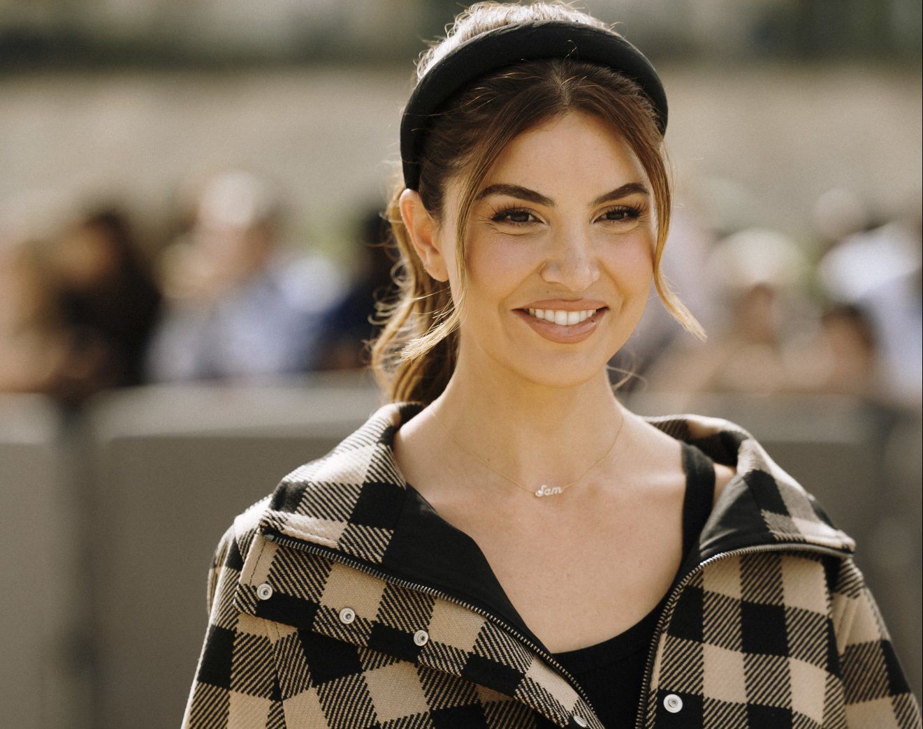 “Cozy girl”: Αυτό είναι το νέο beauty trend για μαλλιά και μακιγιάζ