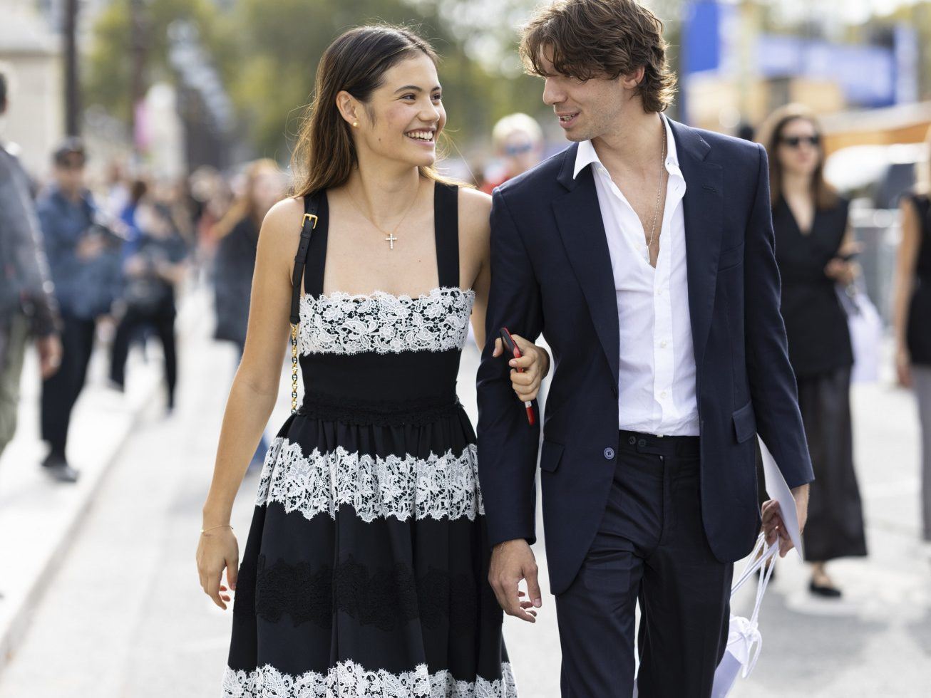 For Her & For Him: 6 αρώματα που αξίζει να ανακαλύψεις αν δεν το έχεις κάνει ακόμα