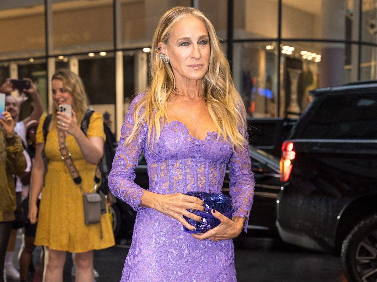 Sarah Jessica Parker: Υιοθέτησε το μεγαλύτερο trend για το χτένισμά της