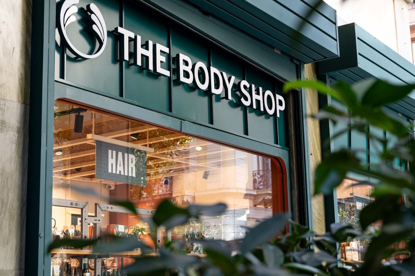 Το flagship κατάστημα της The Body Shop στην Ερμού, αναβαθμίστηκε στο νέο βιώσιμα σχεδιασμένο Changemakers’ Workshop