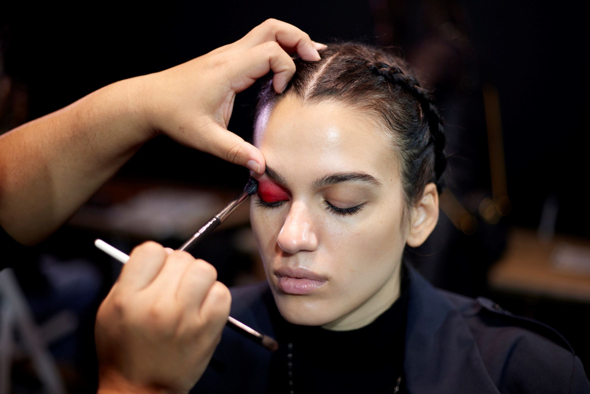 Red Wine Makeup: Αυτό είναι το πιο εντυπωσιακό μακιγιάζ για τις γιορτές