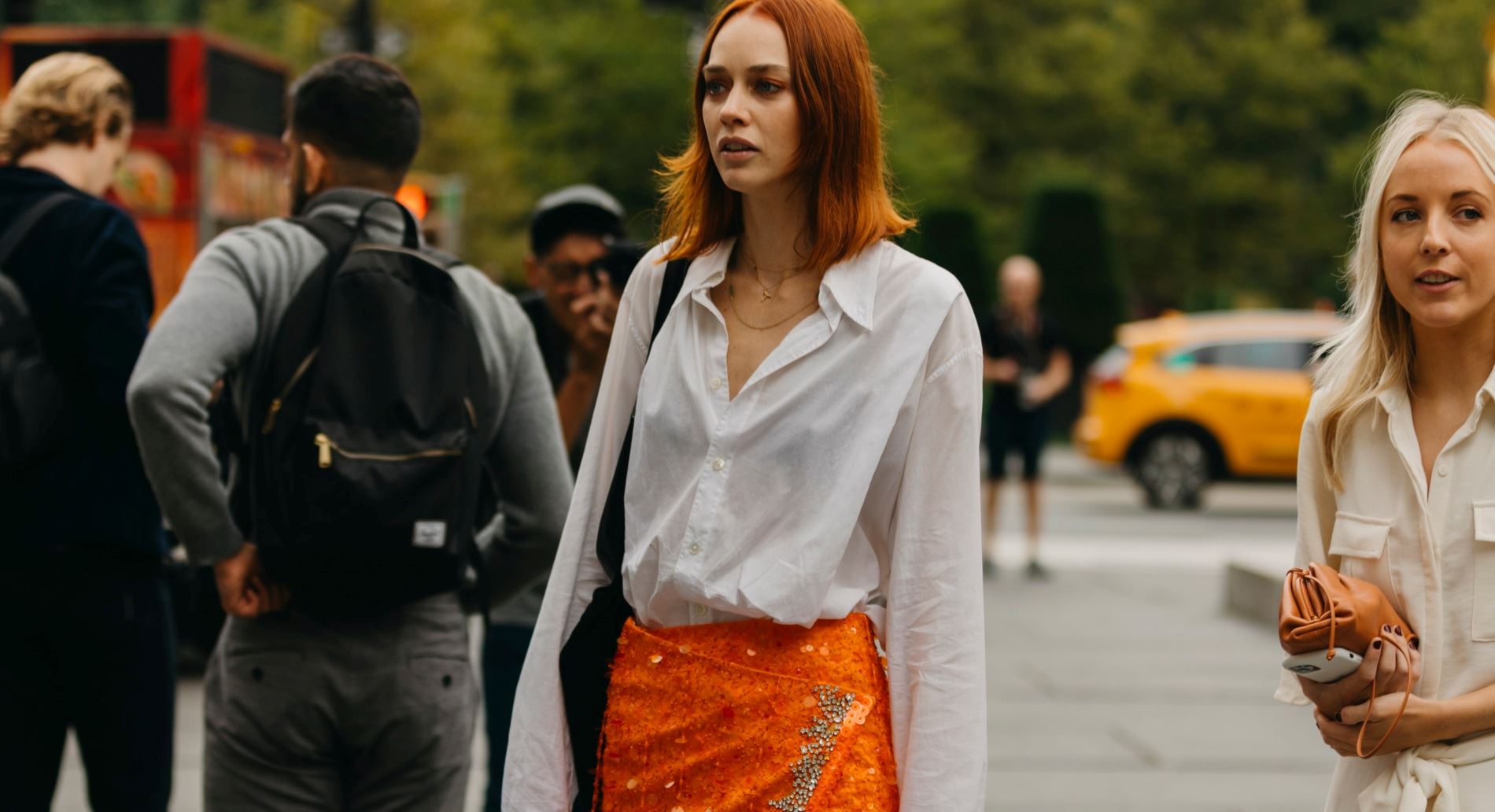 Αυτές είναι οι φούστες που φοράνε οι fashion experts αυτή την περίοδο