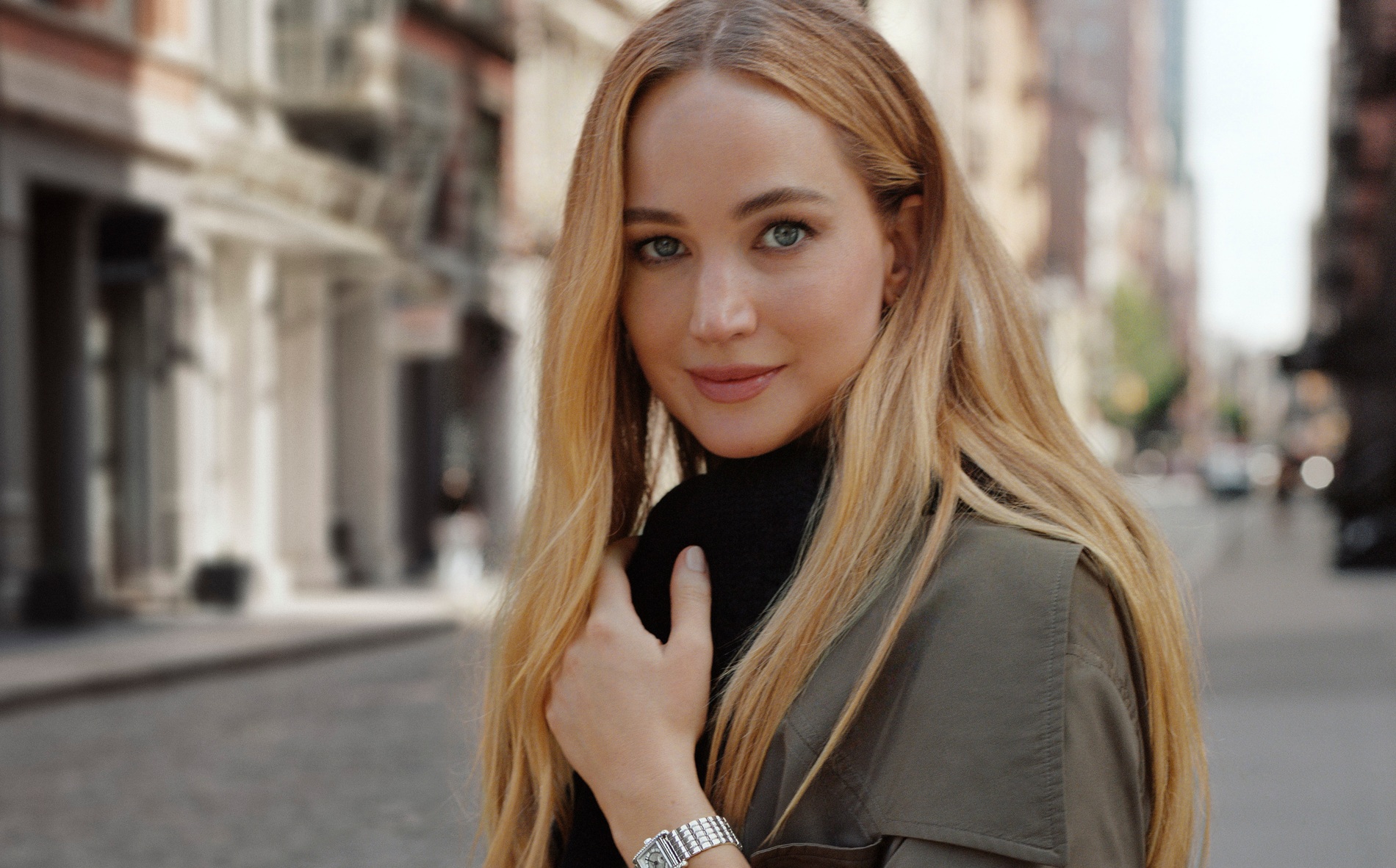 Η Jennifer Lawrence μιλάει αποκλειστικά στο ELLE για το τι σημαίνει για εκείνη κομψότητα