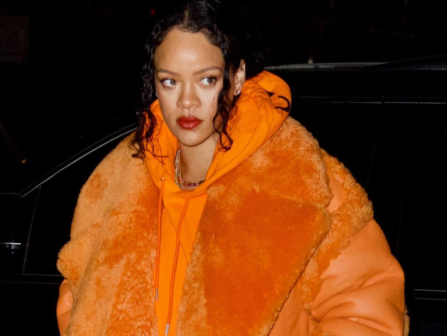 Αγνώριστη η Rihanna με το νέο της hair-look