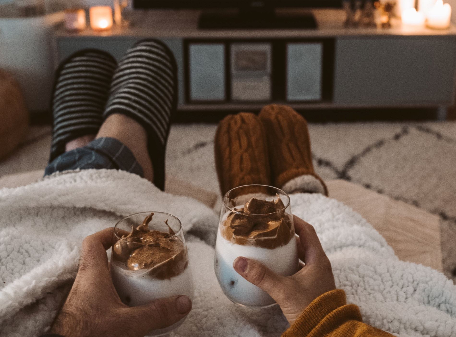Lazy Sunday: 8 items που θα φορέσεις σε μία cozy Κυριακή στο σπίτι