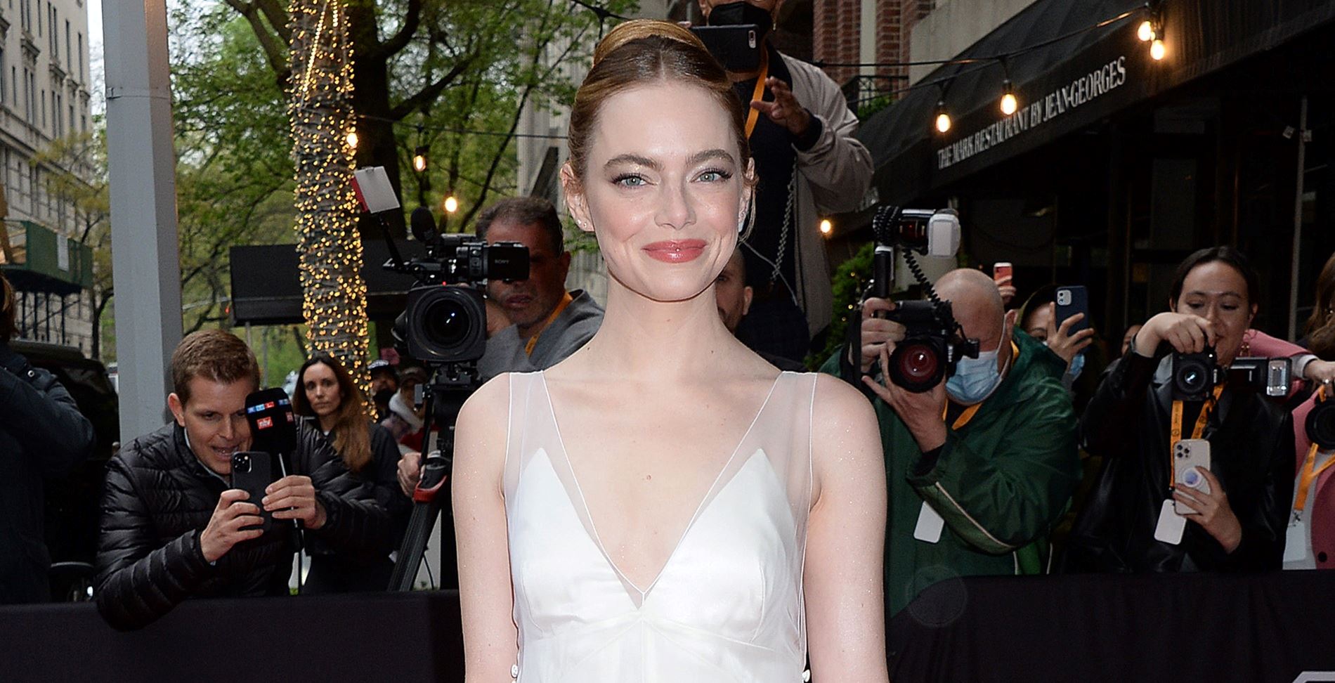 Το εντυπωσιακό Louis Vuitton φόρεμα της Emma Stone στην πρεμιέρα του "Poor Things" στο Λονδίνο
