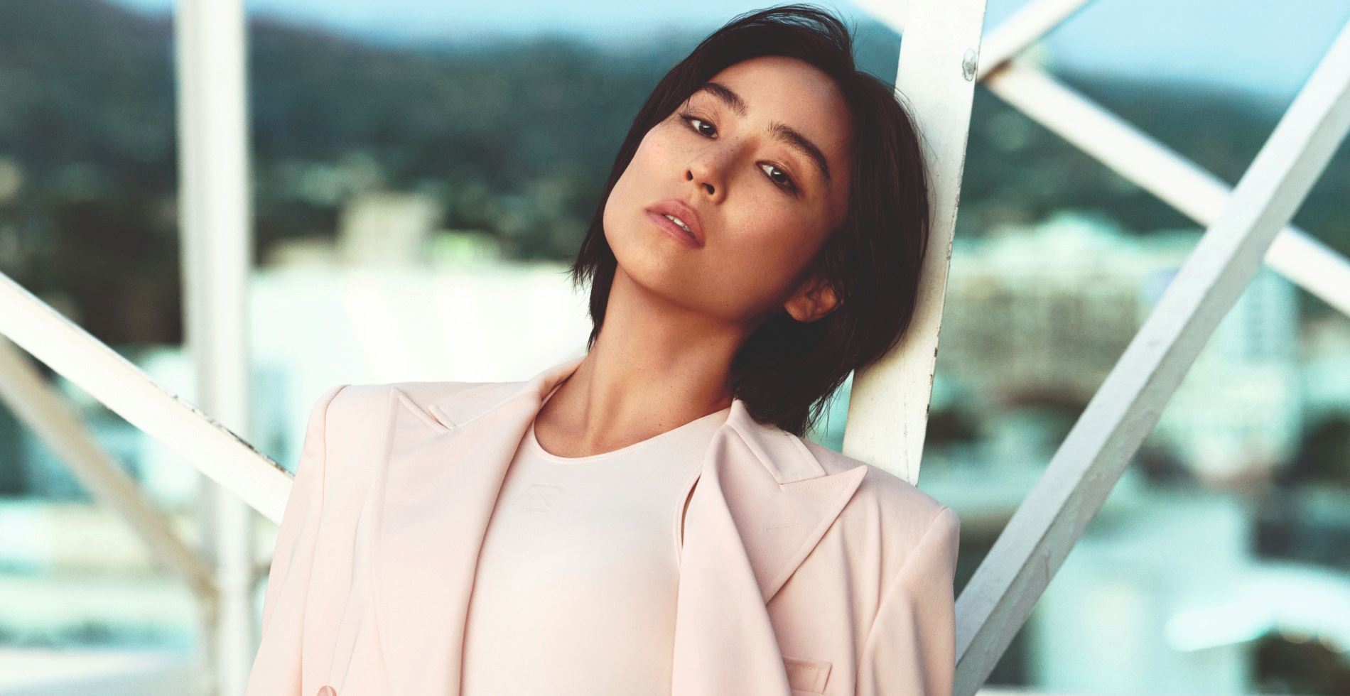Greta Lee: Λίγο πριν το Όσκαρ η διάσημη ηθοποιός μιλάει στο ELLE