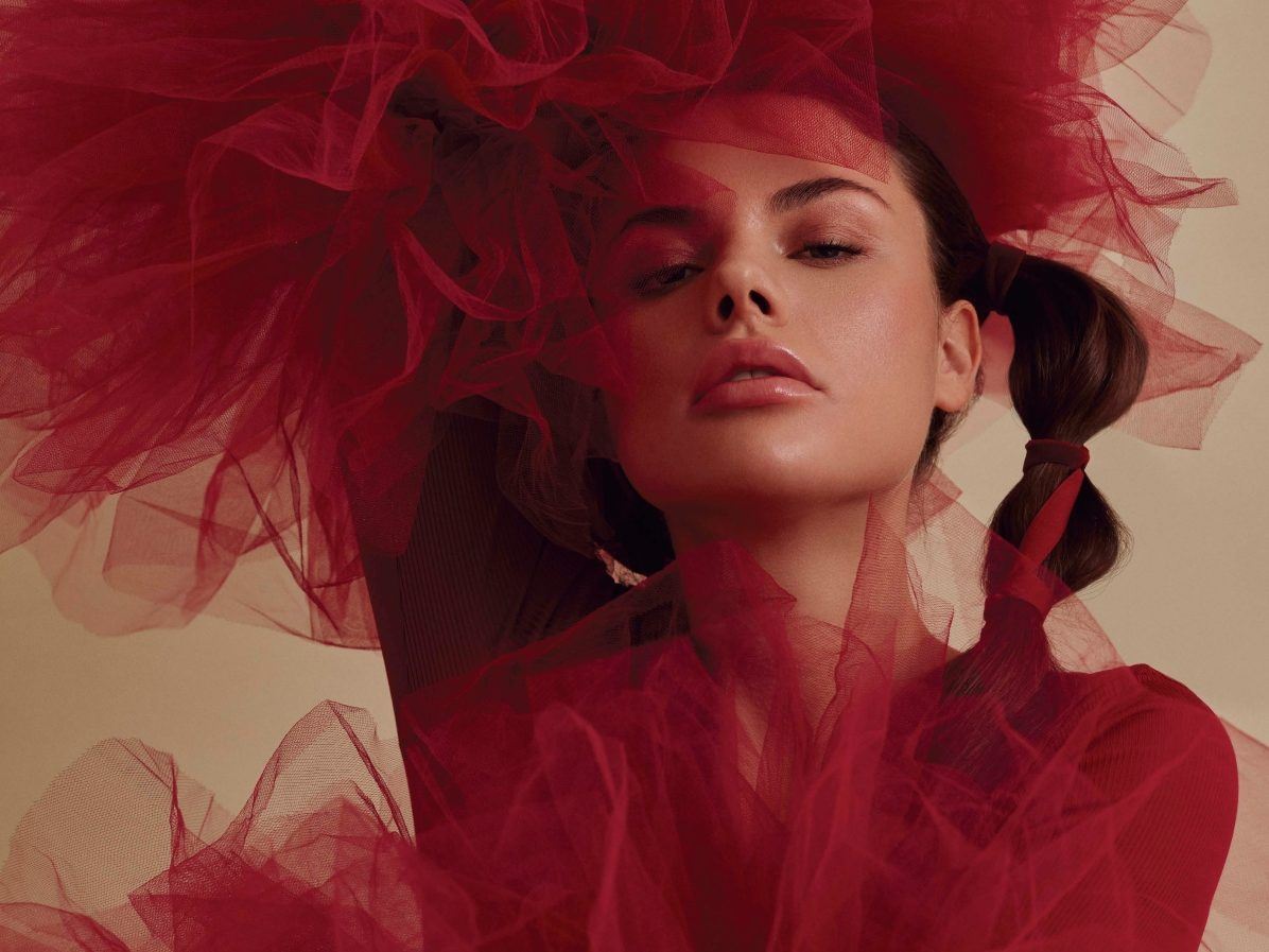"Moulin Rouge": 4 άκρως θηλυκά beauty looks στο χρώμα του πάθους
