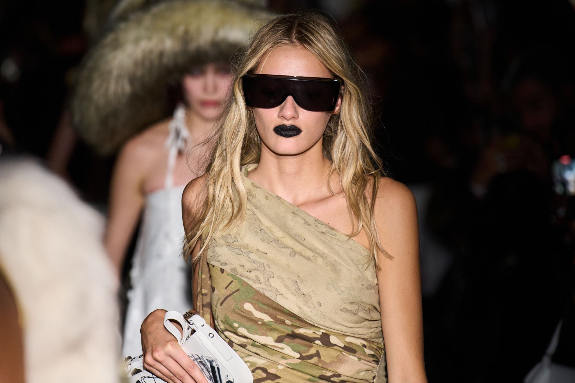 Latex Lips: Ο νέος τρόπος για να φοράμε τα σκούρα κραγιόν και να δείχνουν υπέροχα