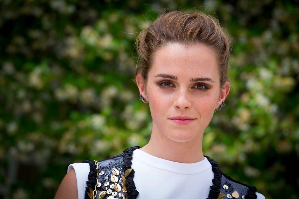 Η Emma Watson με κοντό pixie κούρεμα μετά από πολλά χρόνια