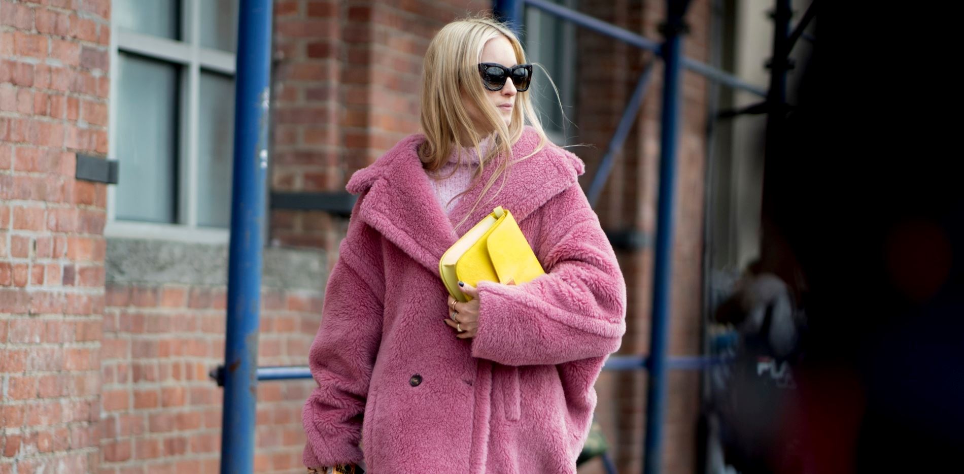 Έπιασε κρύο: 14 inspo looks που θα σε κρατήσουν ζεστή και θα σε αναδείξουν σε fashion guru
